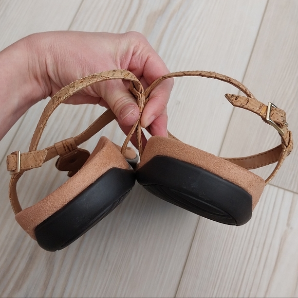 Vionic Lizbeth Sandals - Picture 4 of 7